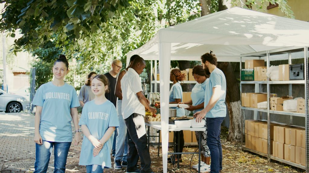 Volunteers aid in fight against hunger